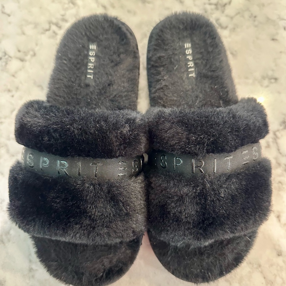 NWOT Esprit Fuzzy Slippers, Black, women’s size 7